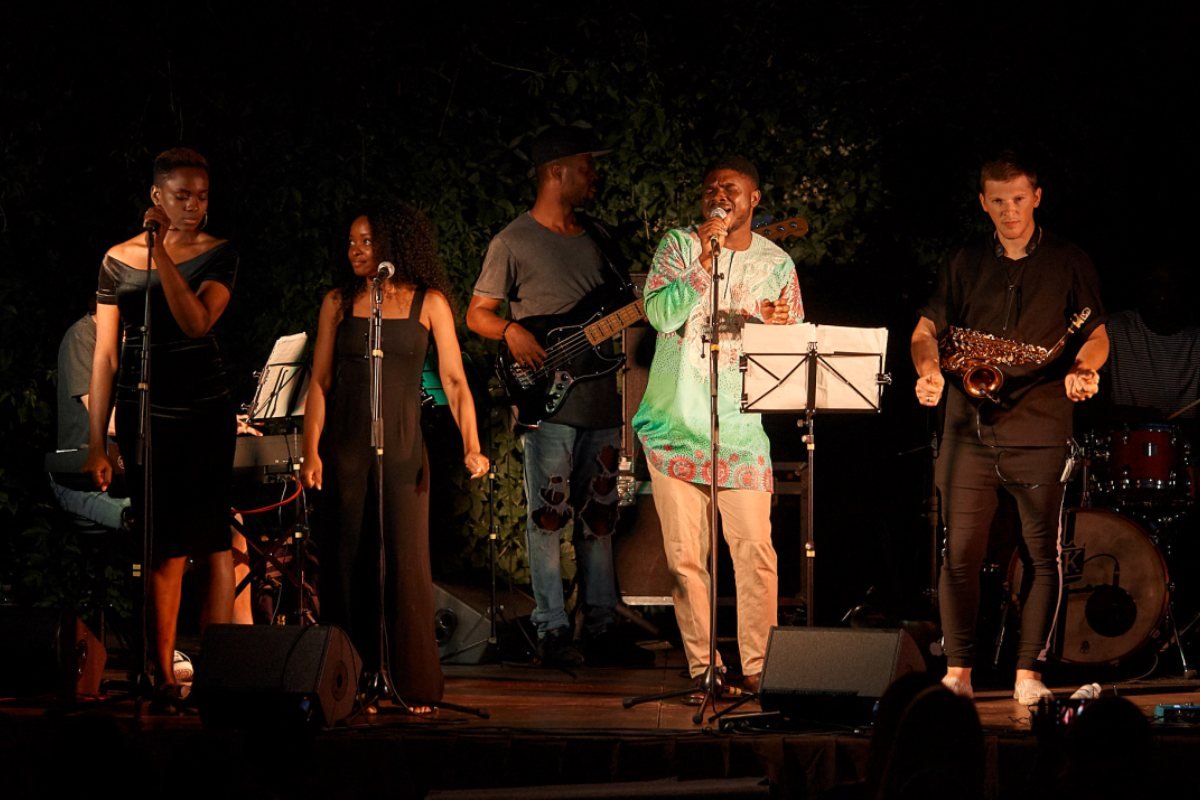 Коул выступал с множеством великих музыкантов