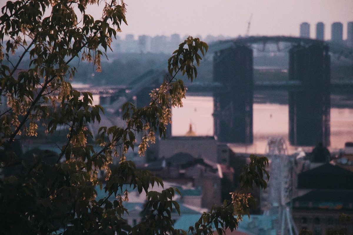 Вдалеке недостроенный Подольско-Воскресенский мост
