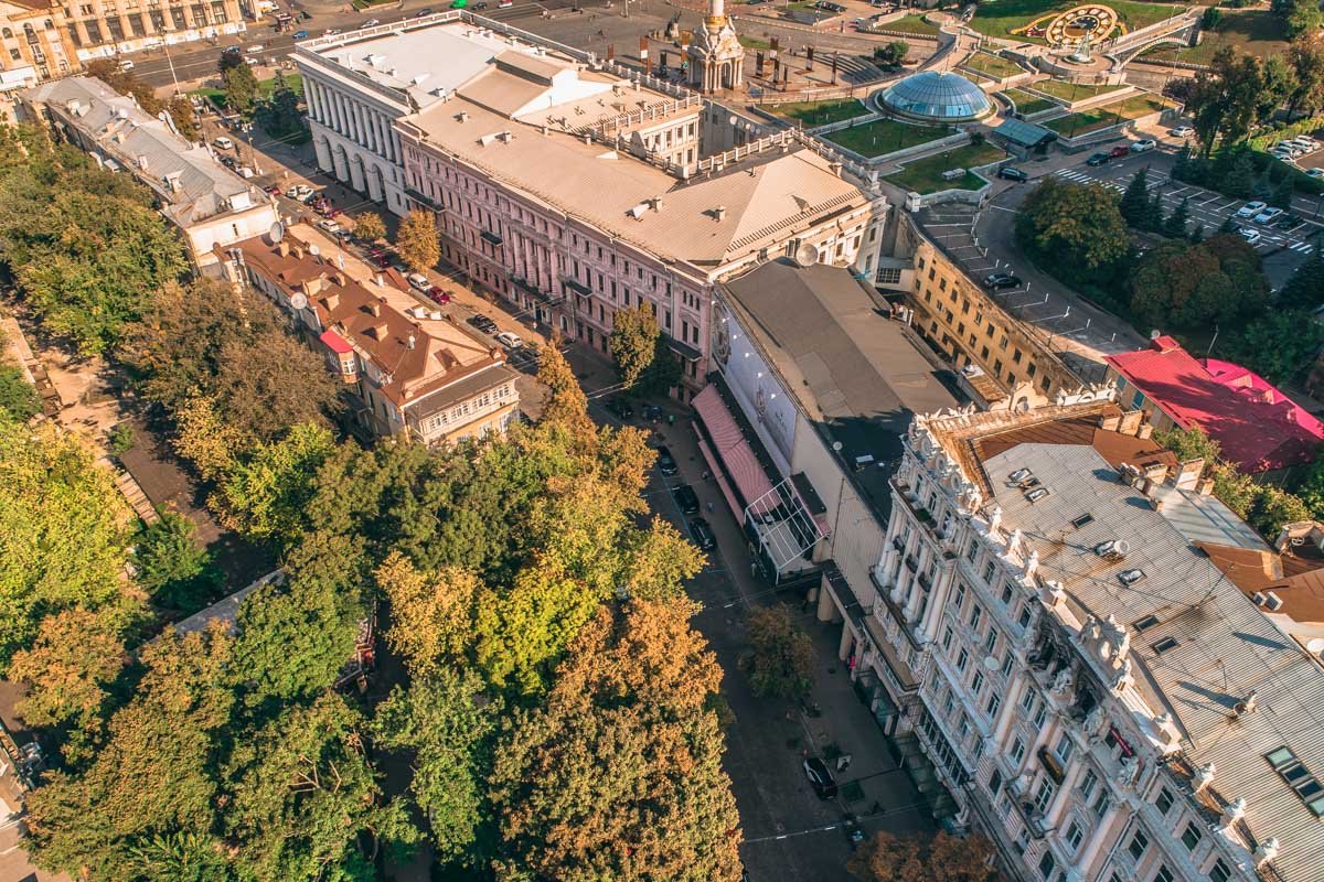 Центр Киева утонул в зелени