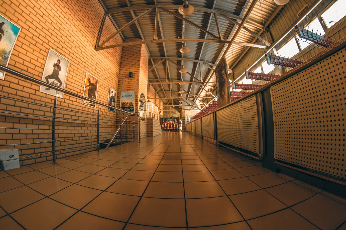 Каждую неделю тут показывают мировые премьеры