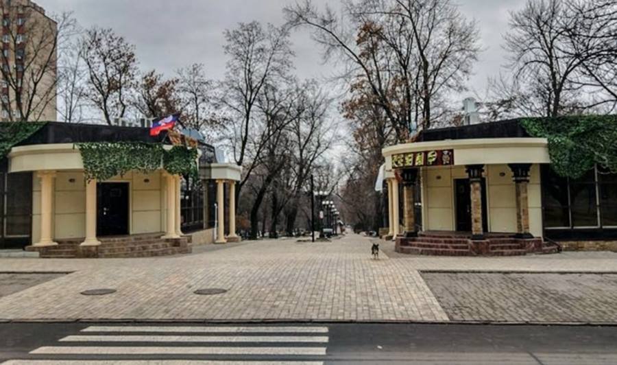 Кафе "Сепар", рядом с которым взорвали джип Захарченко