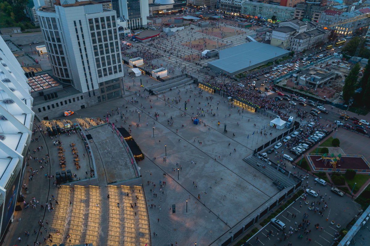 Перед концертом образовались очереди у входа 