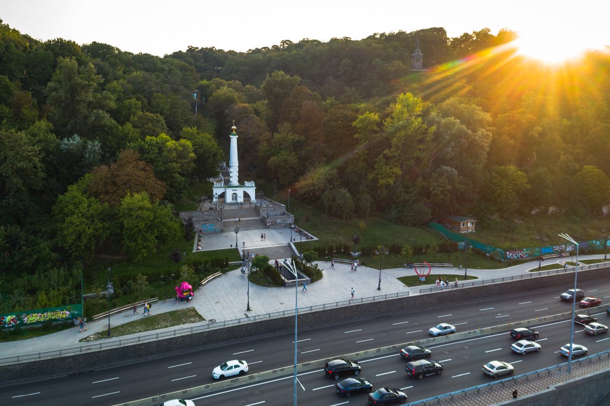Ласковое закатное солнце над Киевом Ласковое закатное солнце над Киевом