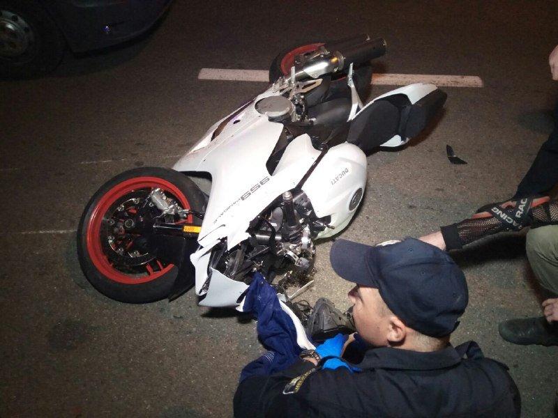 От места столкновения мотоцикл отлетел на расстояние около 30-40 метров