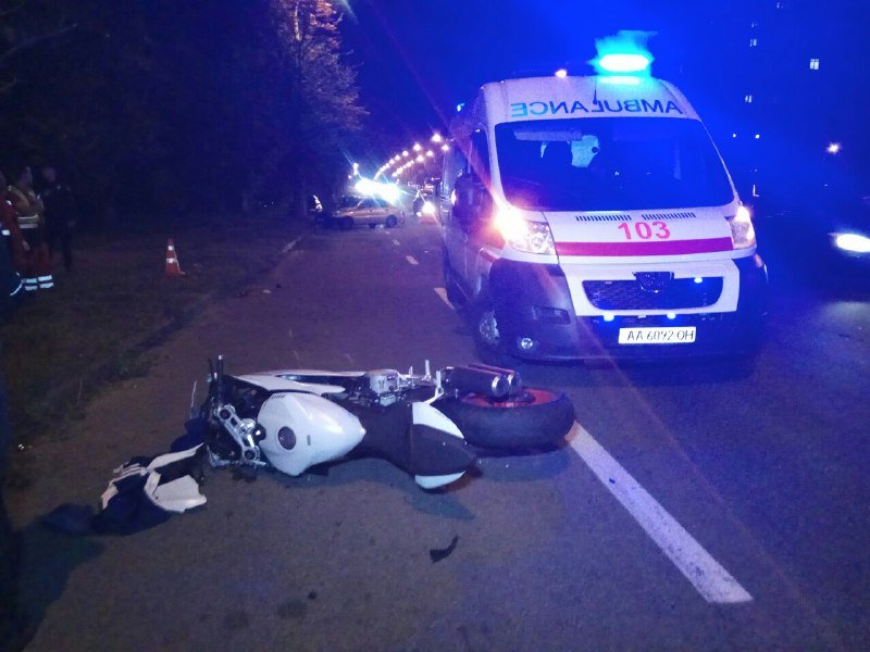 Предположительно ему 25 лет, рост 180 см, вся одежда в крови