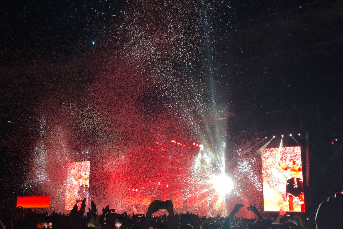 Imagine Dragons обсыпали публику конфетти