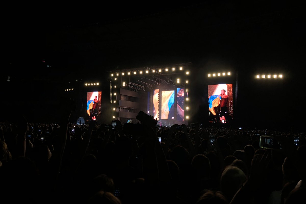 Флаг Украины на концерте Imagine Dragons