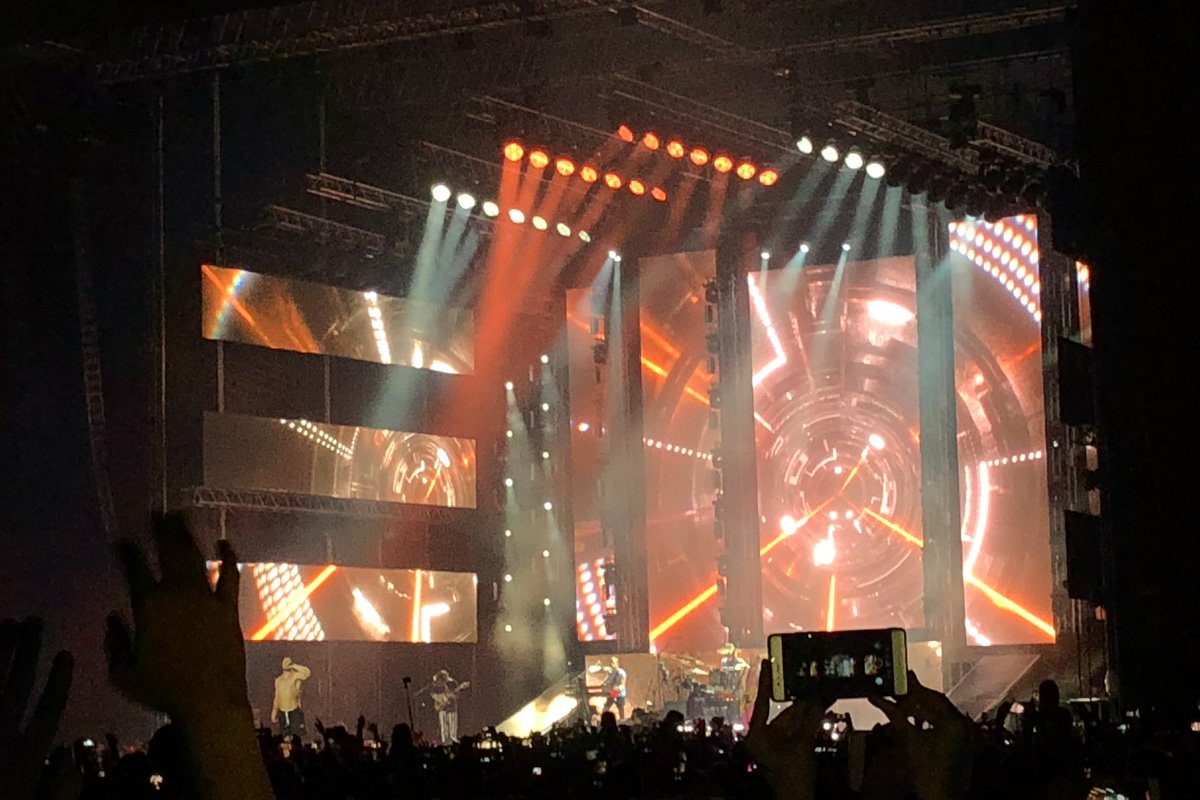 Буйство красок и звука