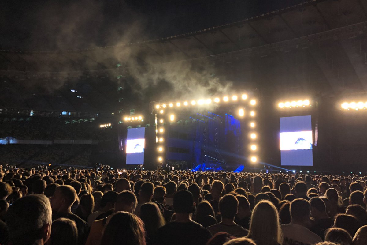 НСК "Олимпийский" был забит под завязку