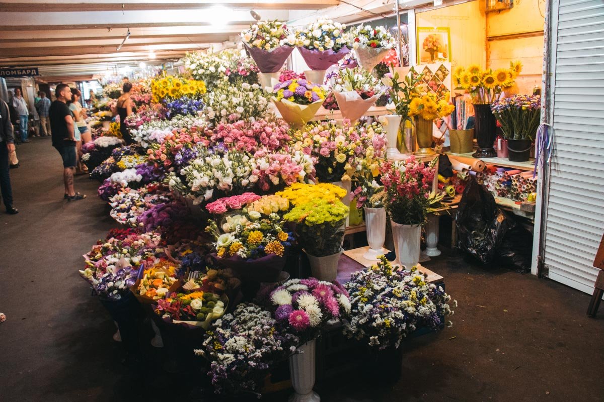Продавцы пообещали, что цены на цветы сильно повышать не станут