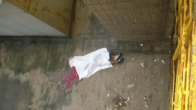 Тело парня нашли около 5:00 на крыше пристройки у общежития №19 Тело парня нашли около 5:00 на крыше пристройки у общежития №19