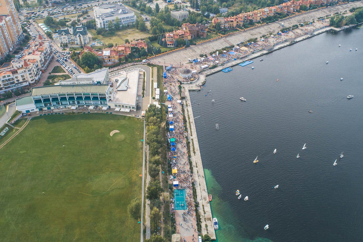 На Оболонской набережной организовали 40 спортивных площадок 