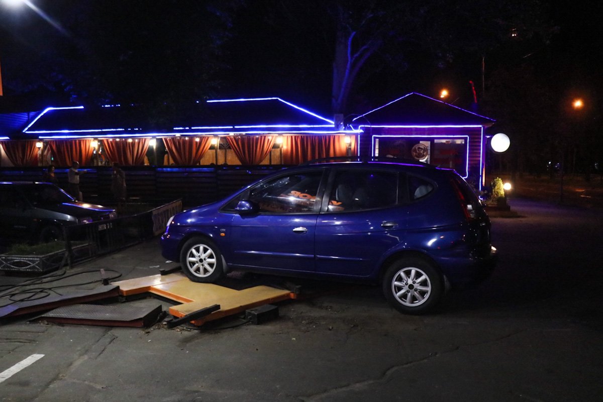 1 сентября на бульваре Влацвела Гавела Chevrolet вылетел на тротуар и сбил пешехода