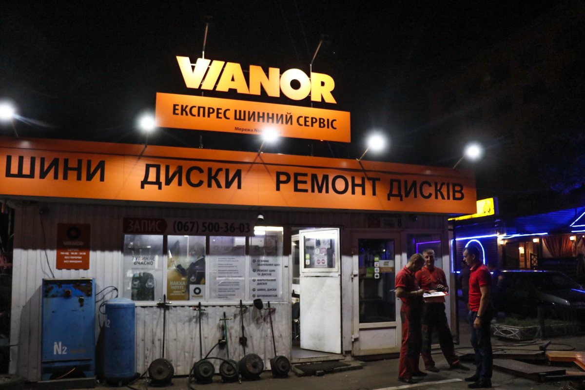 Chevrolet остановился в шиномонтаже Vianor