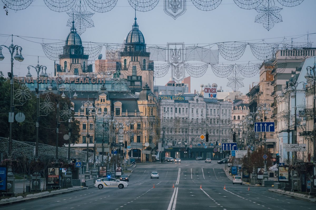 С самого утра 2 сентября в Киеве перекрыли улицу Крещатик