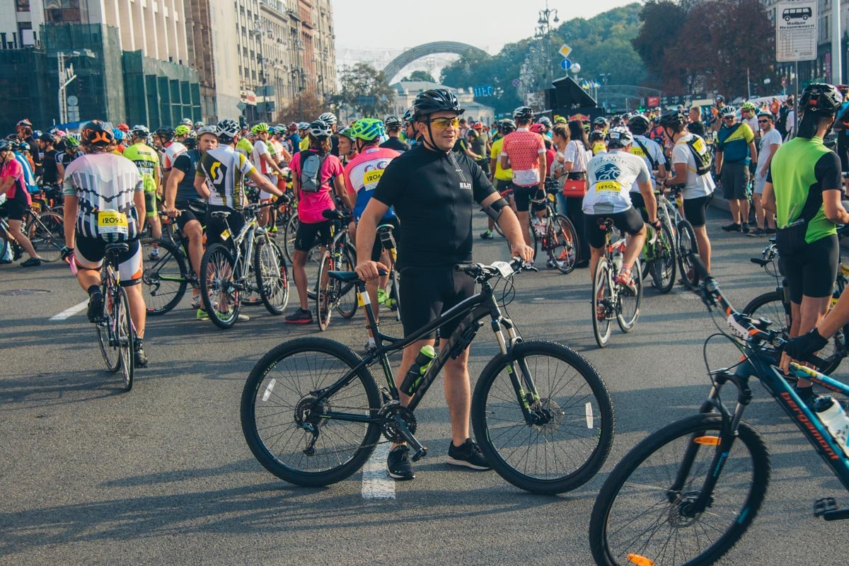 Все потому, что в Киеве проводились международные соревнования «Велосотка 2018»