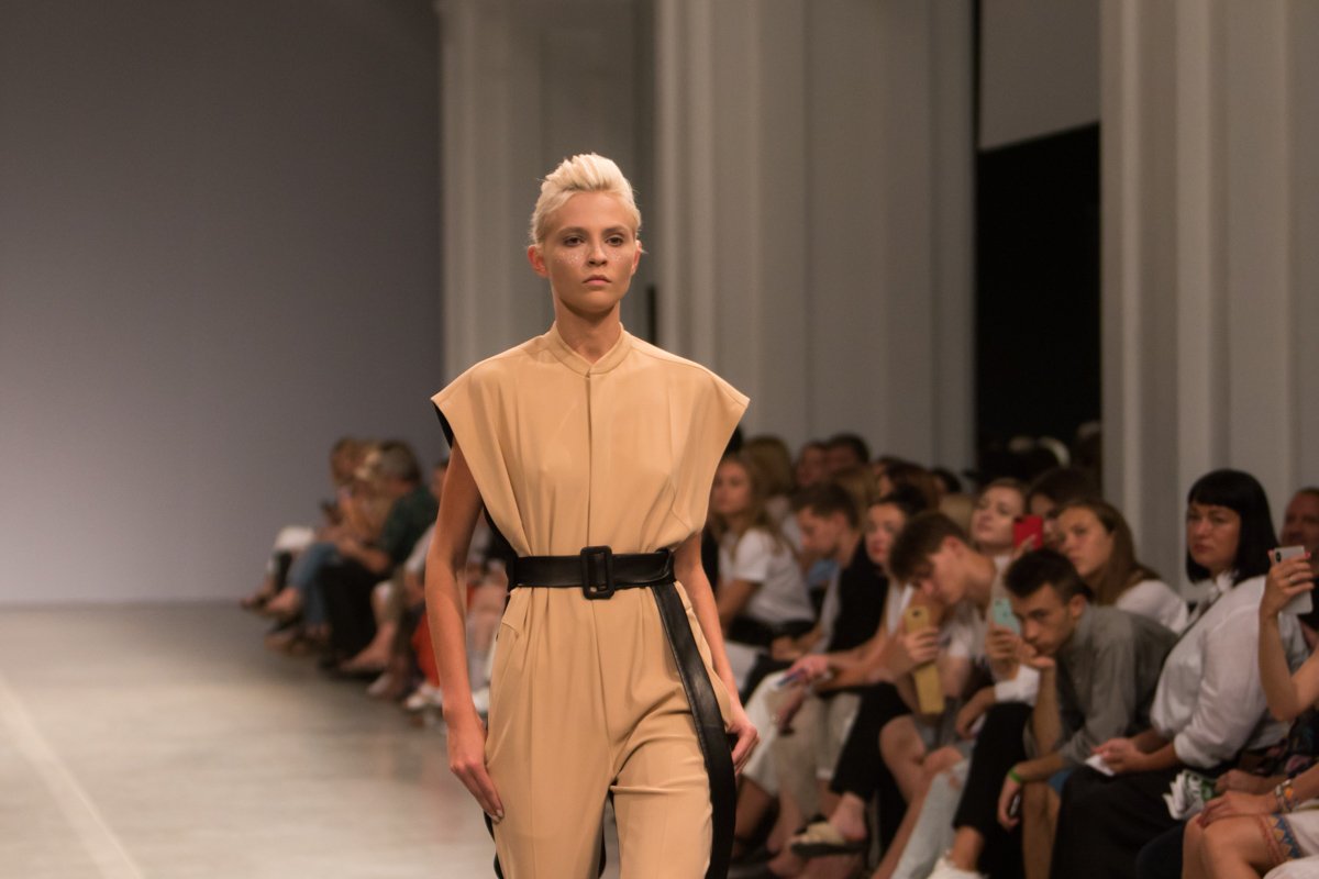 Также как и то, что в каждой девушке должна оставаться загадка