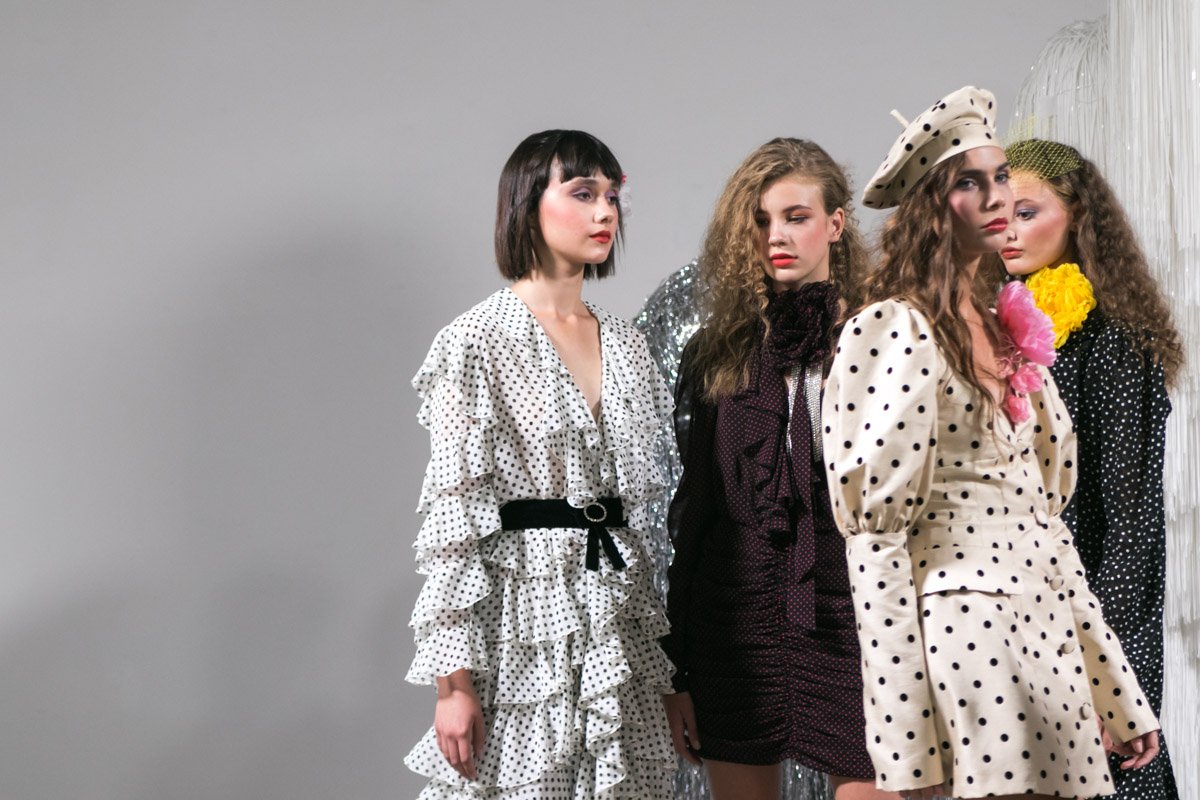 Своей коллекцией дизайнер хотела намекнуть женщинам не бояться быть смелее в своих образах