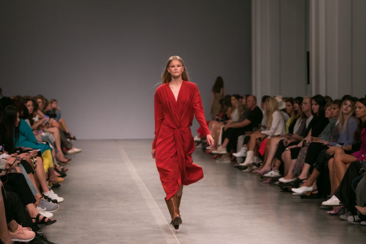 Ее вдохновила героиня фильма 1985 года "Из Африки", которую сыграла Мерил Стрип