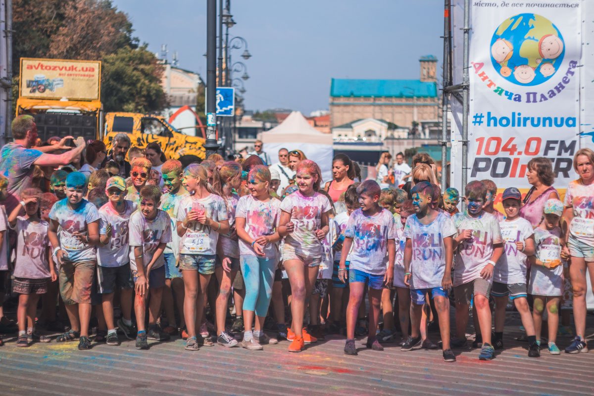 Дети и взрослые превратили обычный бег в настоящий праздник