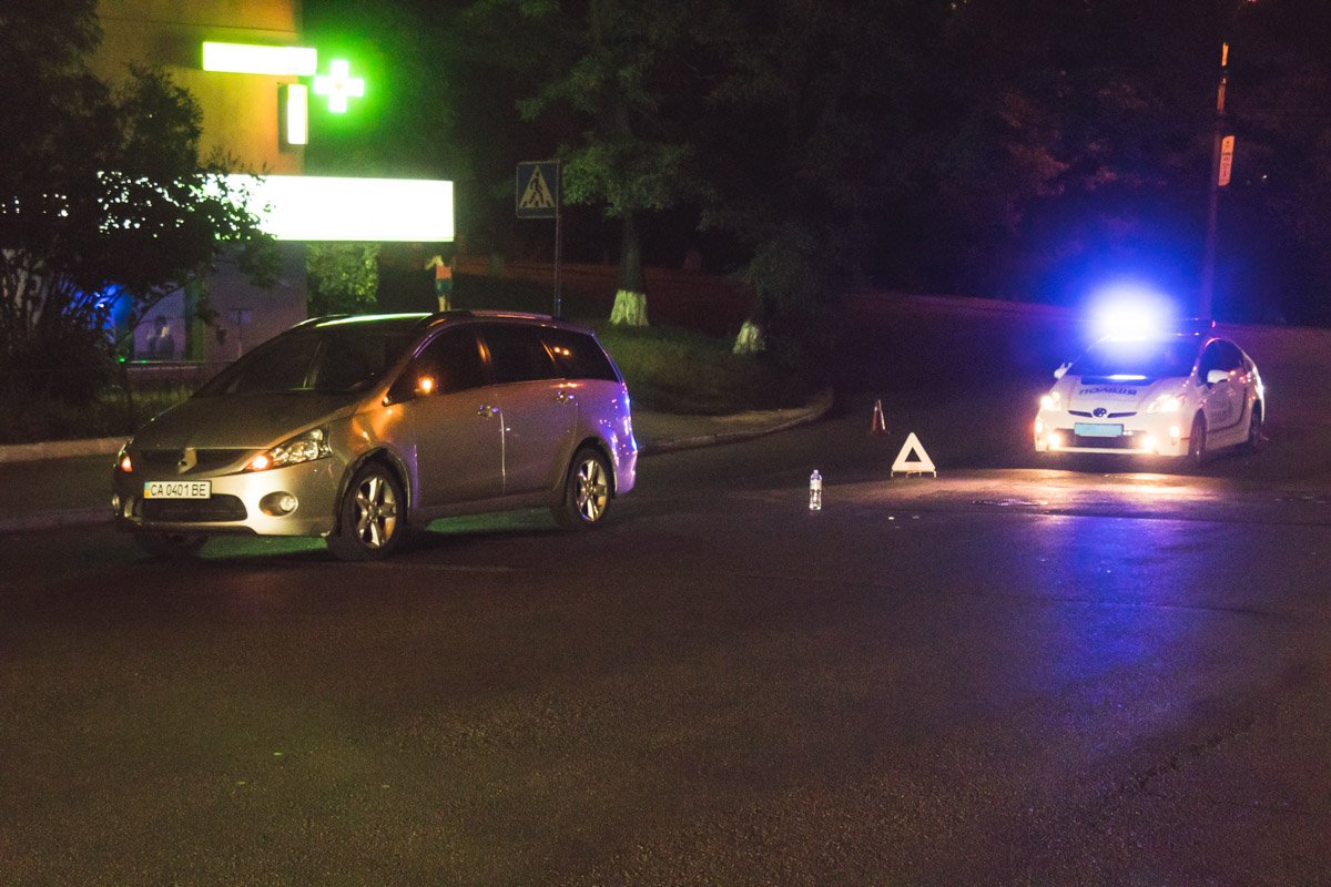 2 сентября по адресу Евгения Коновальца, 33 Mitsubishi сбил девушку на пешеходном переходе 2 сентября по адресу Евгения Коновальца, 33 Mitsubishi сбил девушку на пешеходном переходе