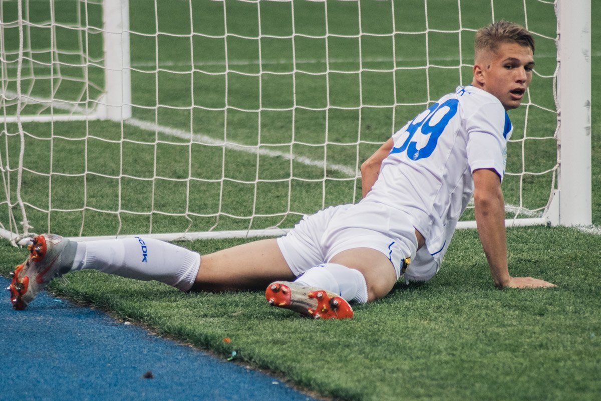 Вылет за поле, ничего, играем дальше Вылет за поле, ничего, играем дальше