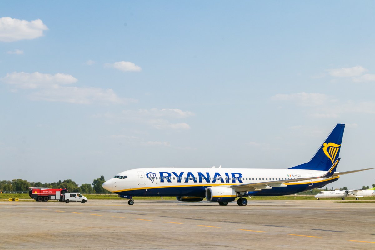 Он выполнил рейс Берлин - Киев и обратно Он выполнил рейс Берлин - Киев и обратно