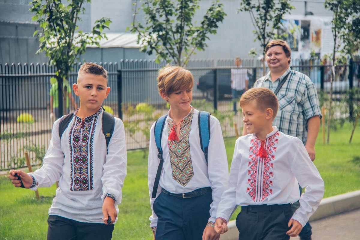 Их привел в восторг красивый ремонт, рисунки на стенах и оснащенные техникой классы Их привел в восторг красивый ремонт, рисунки на стенах и оснащенные техникой классы