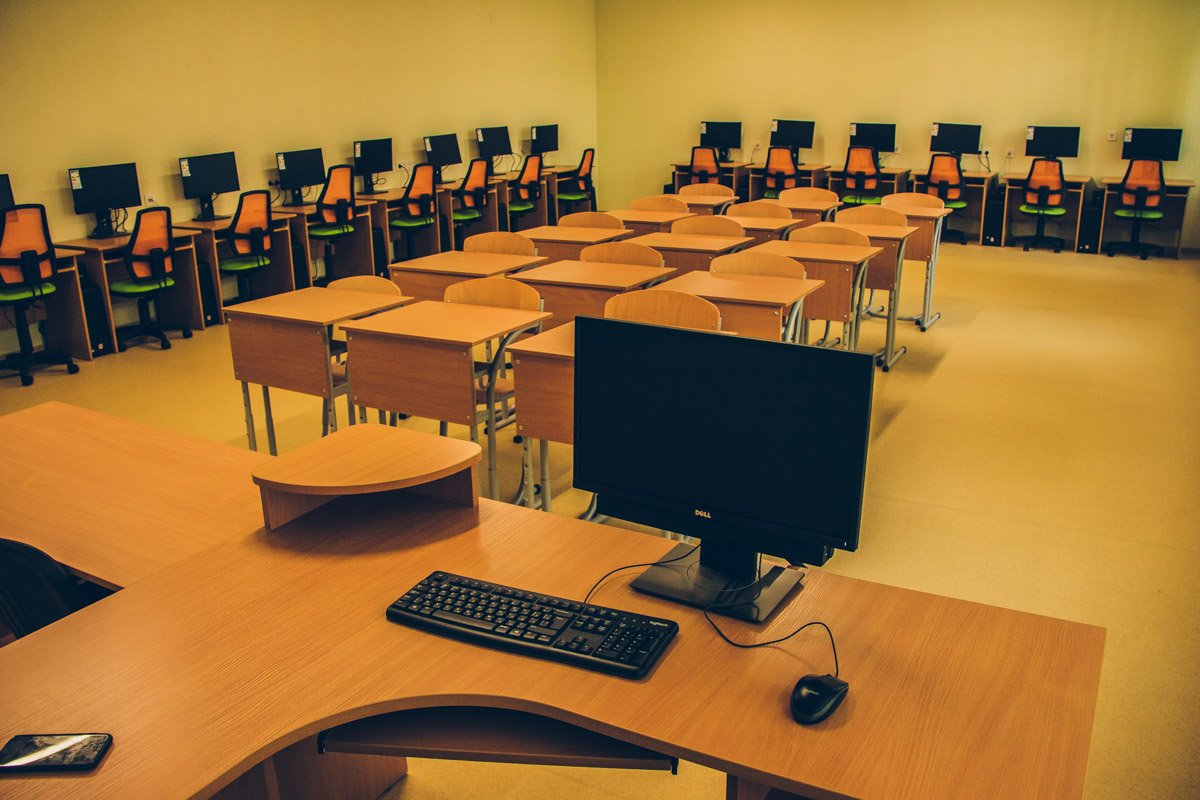 Для комфортного учебного процесса в школе обустроили компьютерные классы