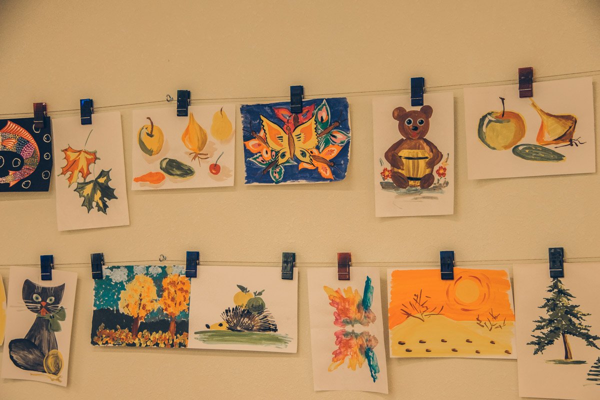 Детские рисунки - лучшее украшение