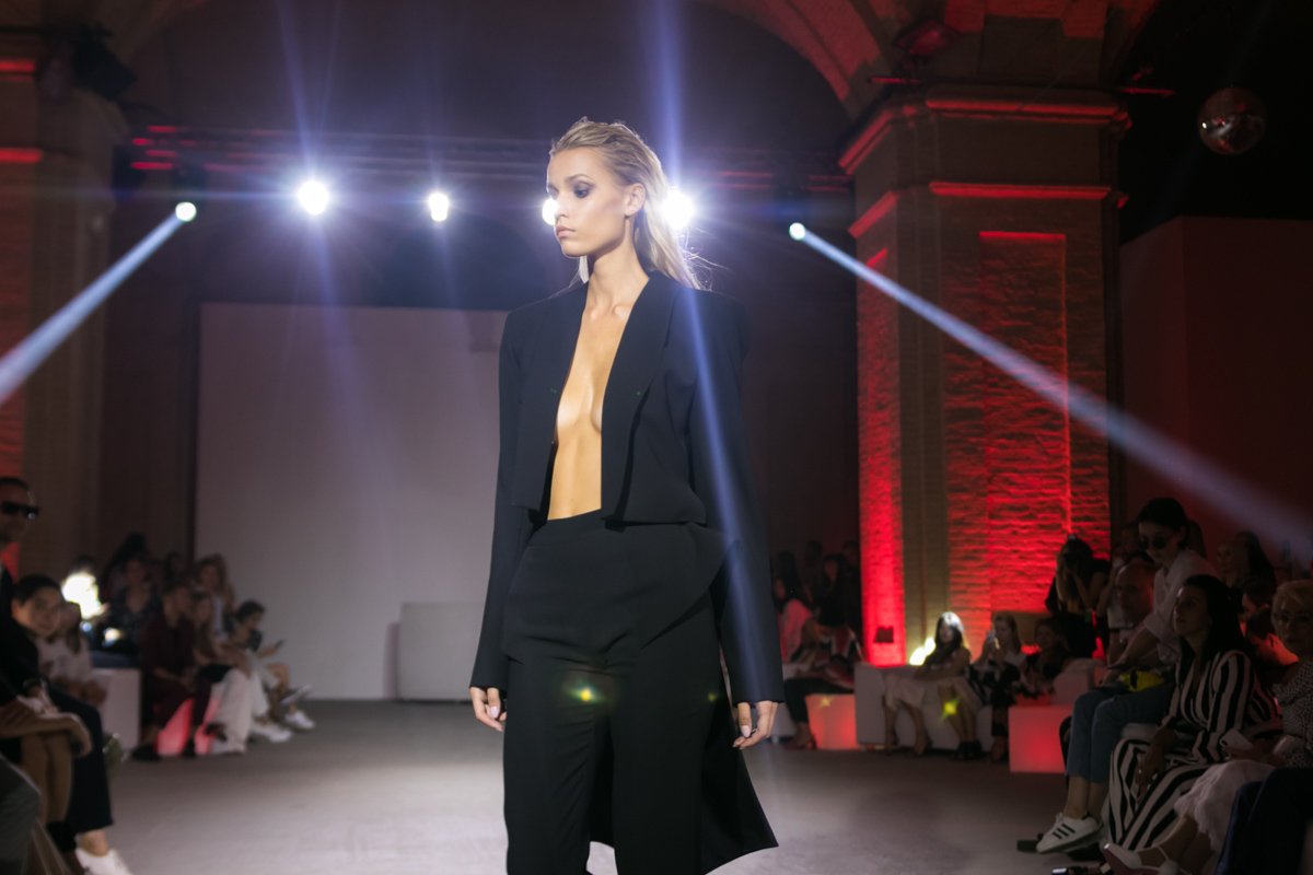 Dafna May в новой коллекции обращается за вдохновением к шикарным вечеринкам 70-х