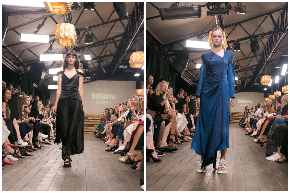 Обувь коллекции – это открытые босоножки на высоком каблуке или атласные на массивных застежках сандалии