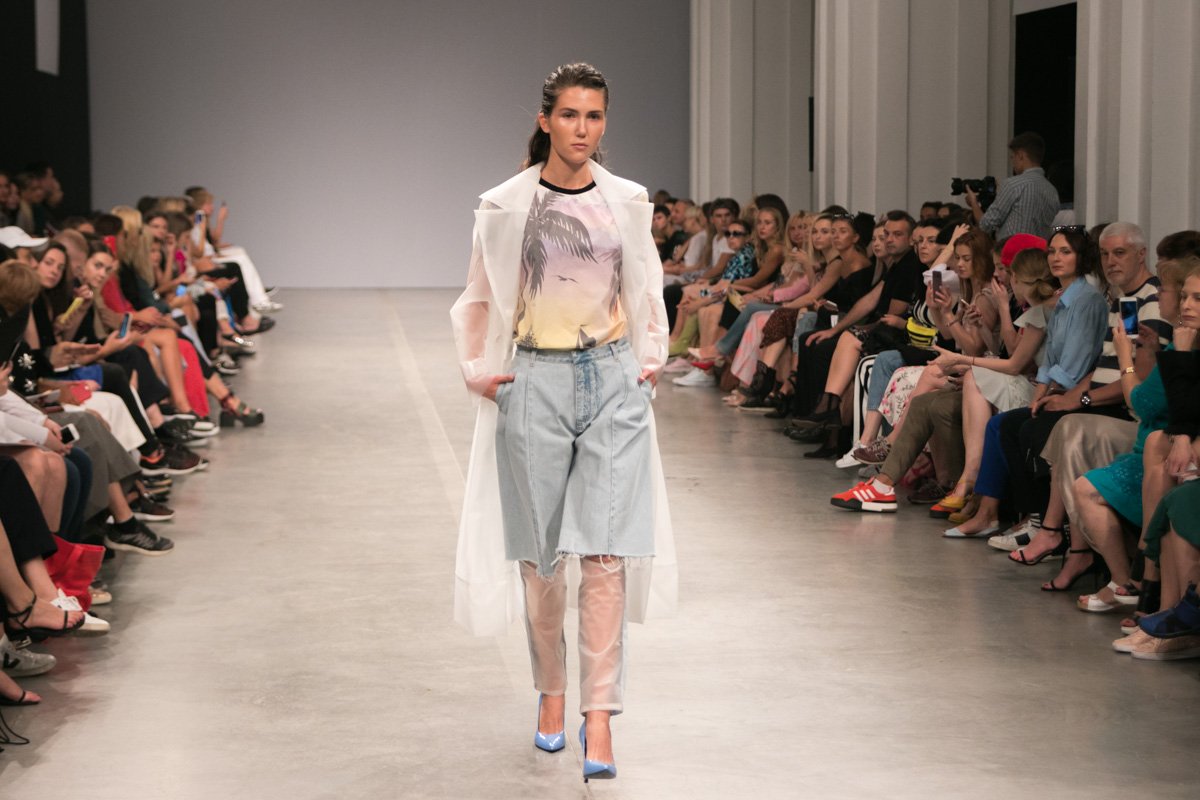 Schnaider в показе продолжает раскрывать тему украинских пляжей