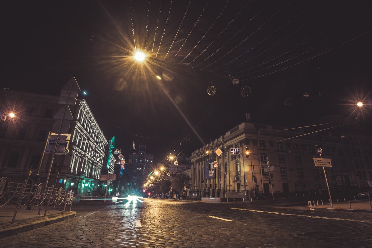 Тротуары ждут первых утренних пешеходов