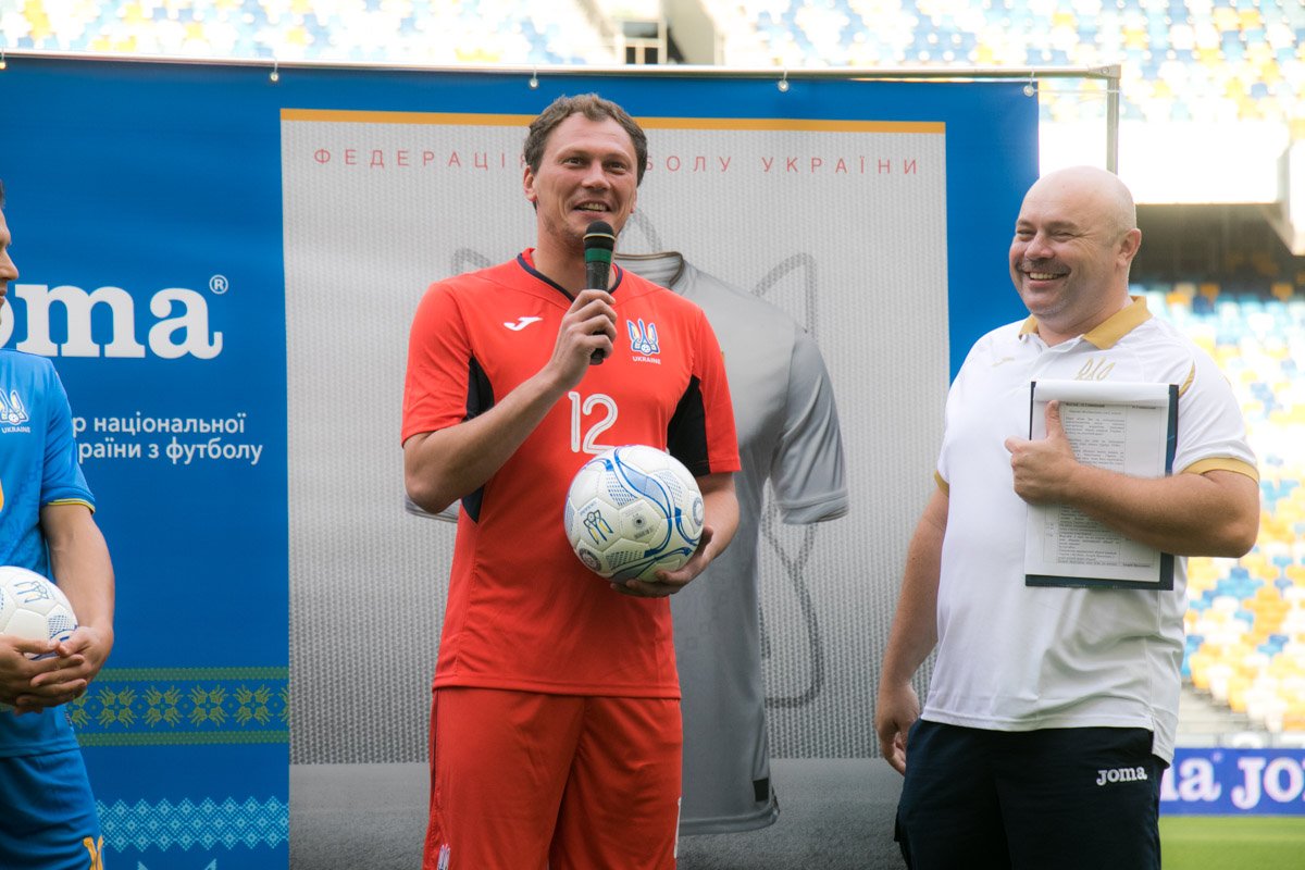 Футболисты были рады получить новую форму Футболисты были рады получить новую форму