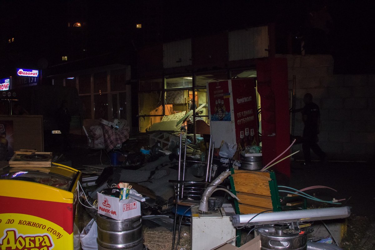 Полностью демонтаж МАФа пообещали закончить к утру Полностью демонтаж МАФа пообещали закончить к утру