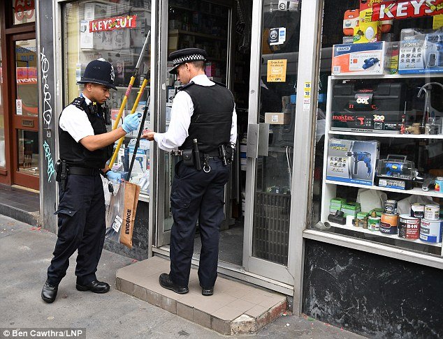 Три человека пострадали в результате нападения с применением отравляющего вещества в Лондоне Три человека пострадали в результате нападения с применением отравляющего вещества в Лондоне