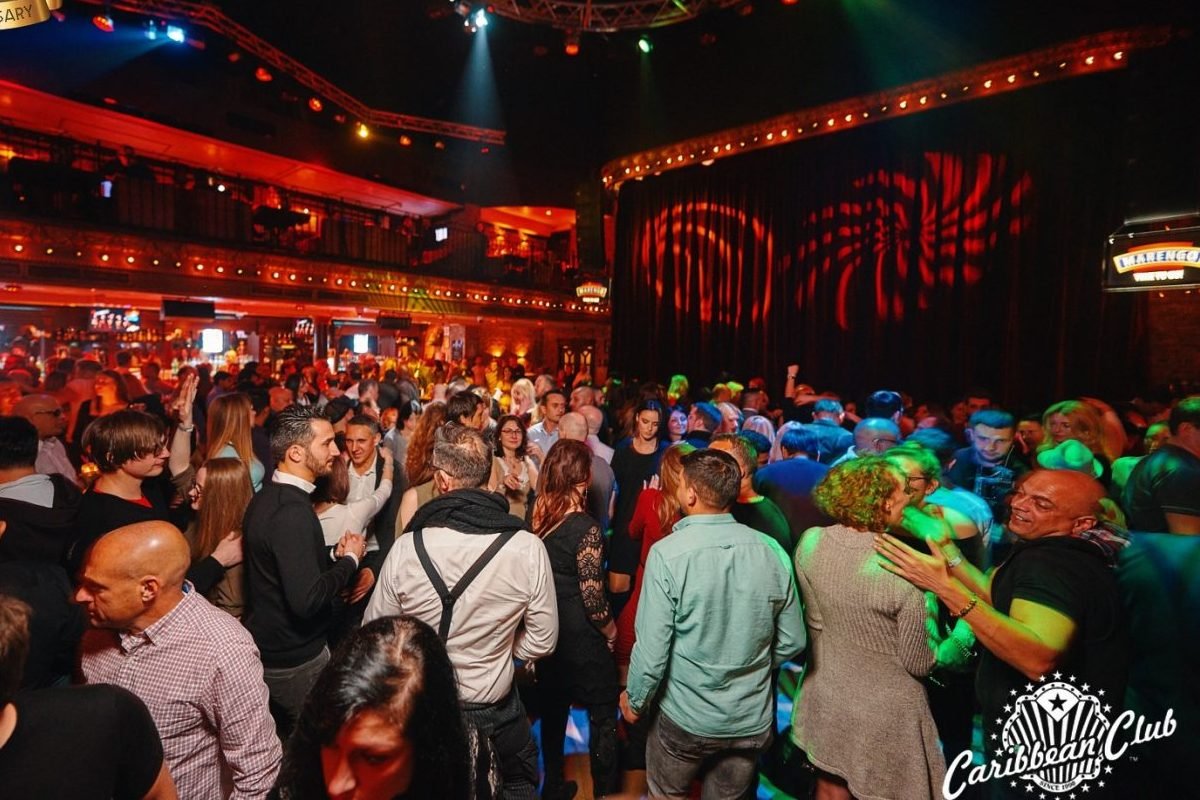 Мария исполняет джазовые стандарты в стиле и манере знаменитой канадки Дайаны Кролл Мария исполняет джазовые стандарты в стиле и манере знаменитой канадки Дайаны Кролл