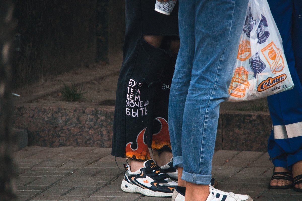 Парни кричали, что они ни в чем не виноваты и никого не трогали Парни кричали, что они ни в чем не виноваты и никого не трогали