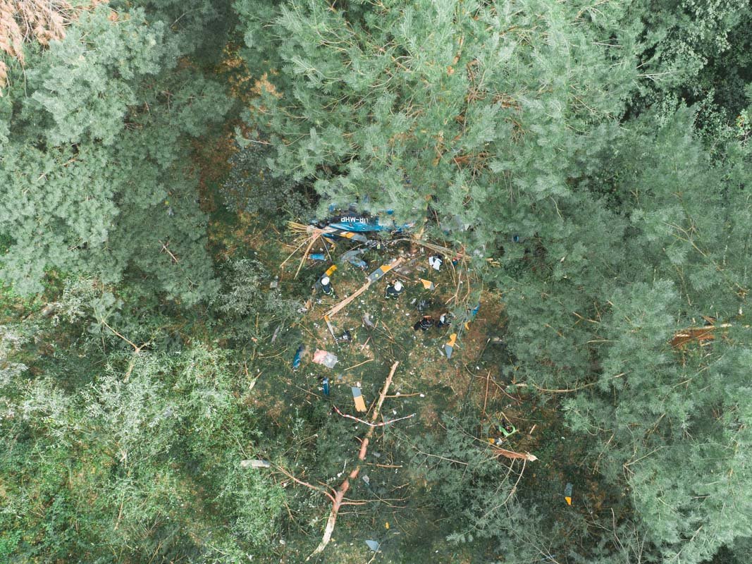 6 сентября в Киеве на Трухановом острове упал вертолет 6 сентября в Киеве на Трухановом острове упал вертолет