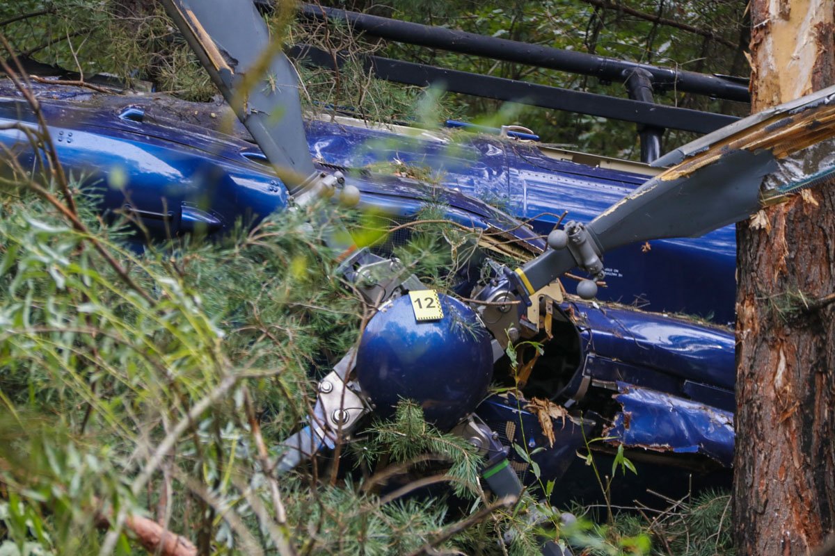 Пострадавшие — 62-летний командир пилот и 70-летний пилот вертолета Пострадавшие — 62-летний командир пилот и 70-летний пилот вертолета