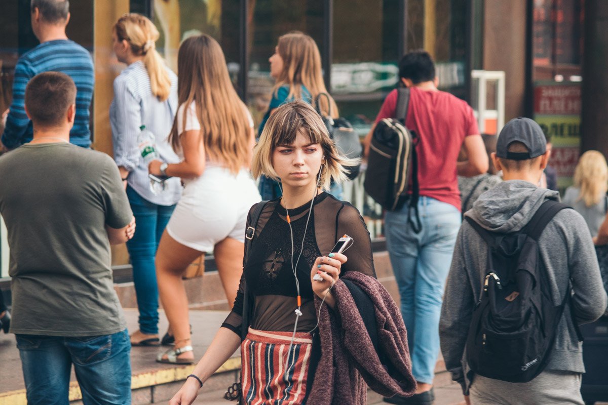 Когда в наушниках любимый трек, то нет разницы - сегодня четверг или пятница Когда в наушниках любимый трек, то нет разницы - сегодня четверг или пятница