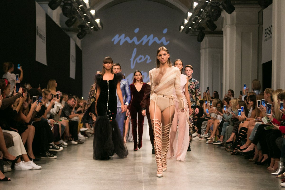 Нюдовые оттенки, летящие ткани и глубокие вырезы - коллекция Mimi for you подчеркивает женственность 