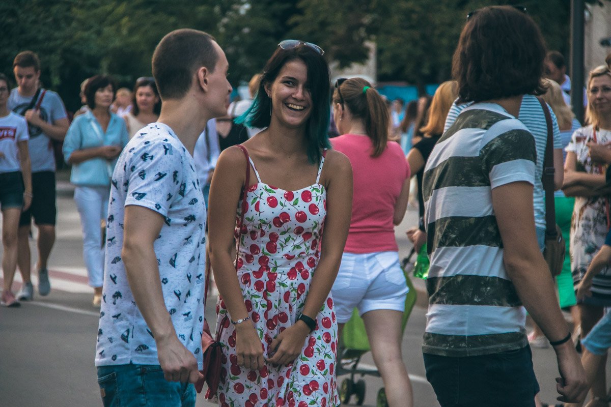 С детства все знают, что улыбка и смех спасет мир:) С детства все знают, что улыбка и смех спасет мир:)