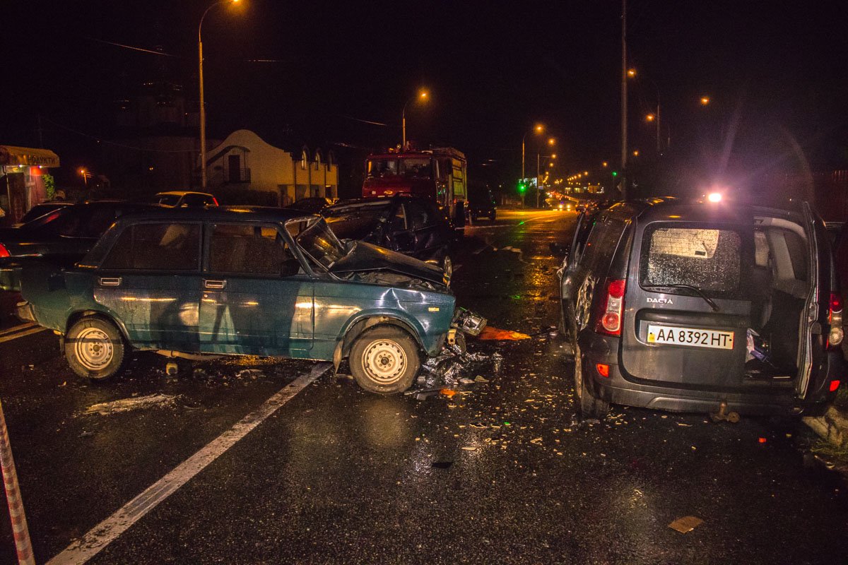 Столкнулись Opel Vectra универсал, Dacia Logan , ВАЗ 2107 и Opel Vectra седан