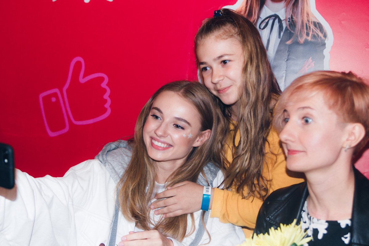 Также Кураж посетила героиня сериала "Школа" Лиза Василенко Также Кураж посетила героиня сериала "Школа" Лиза Василенко