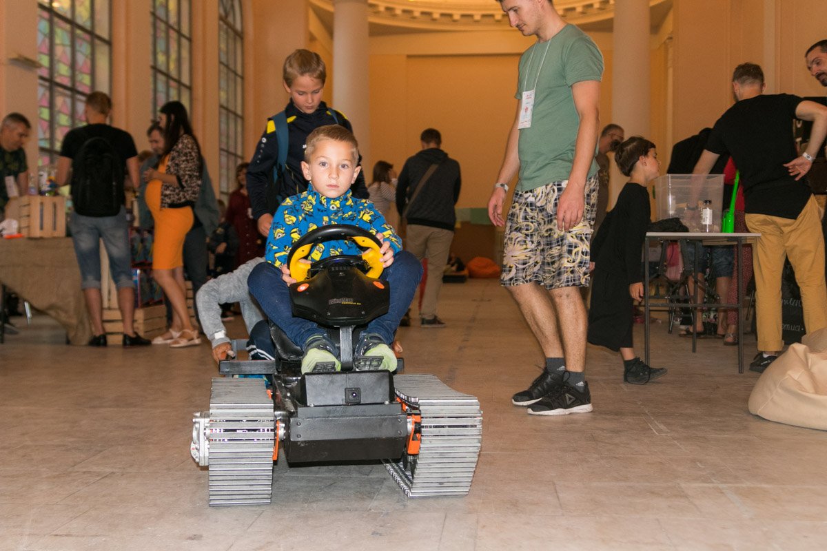 Для детей тоже нашлись крутые развлечения Для детей тоже нашлись крутые развлечения