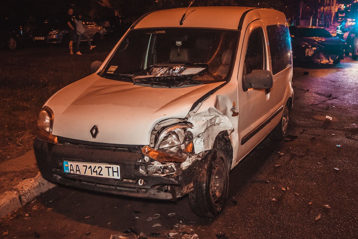 Повреждения Renault