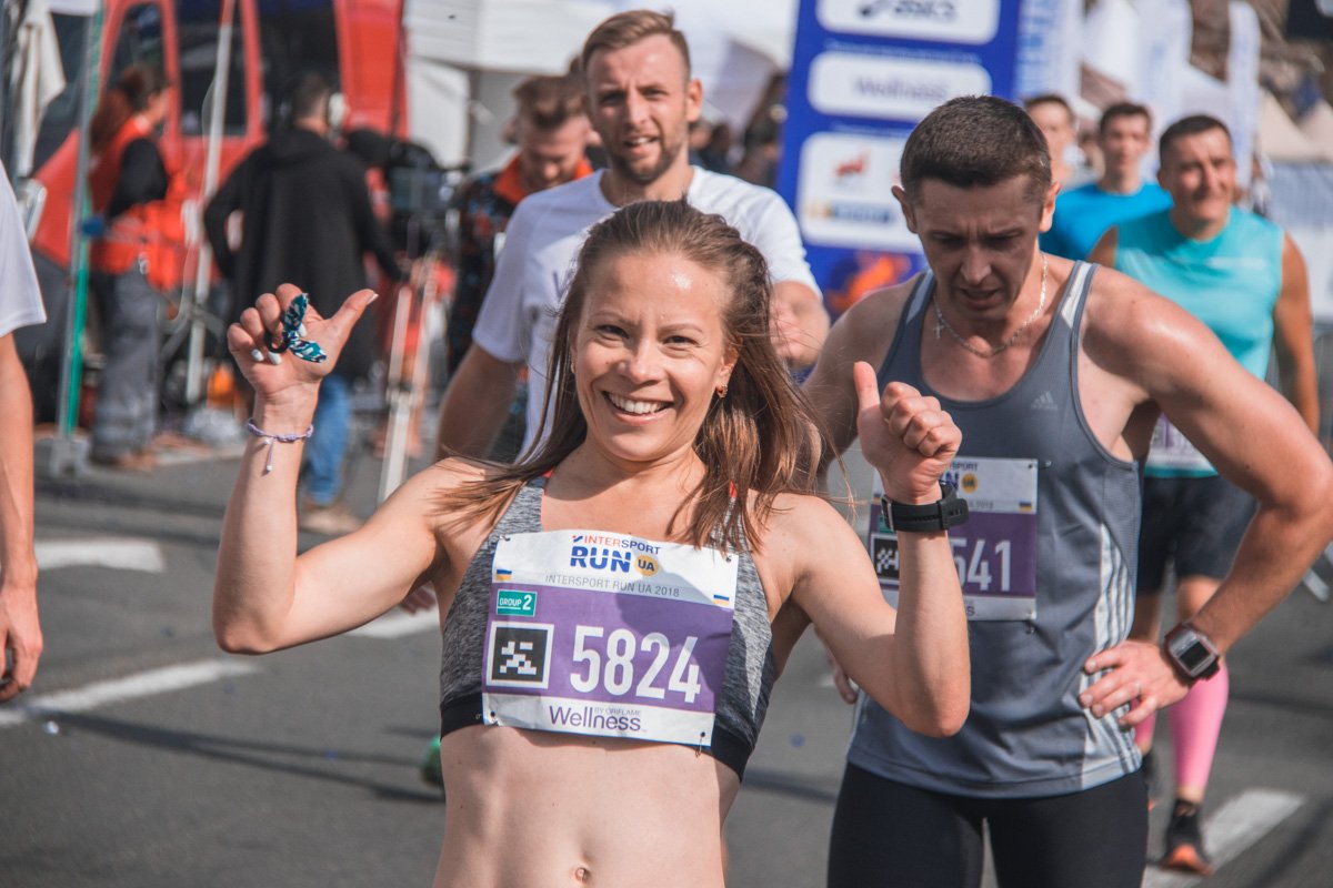 Участники забегов соревнуются на дистанциях 10, 5 и 2 километра Участники забегов соревнуются на дистанциях 10, 5 и 2 километра