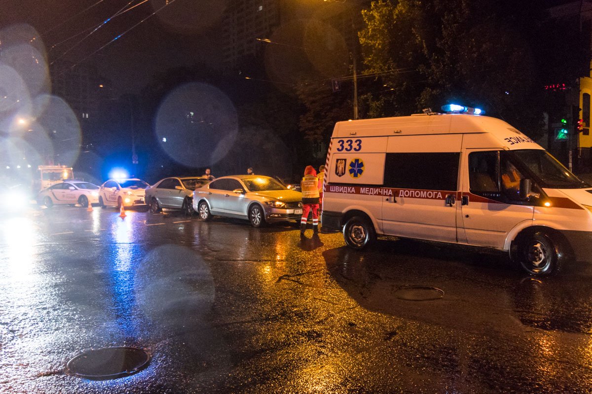 Водитель японца не ожидал резкого маневра, не успел затормозить и врезался в зад немца Водитель "японца" не ожидал резкого маневра, не успел затормозить и врезался в зад "немца" width="1200" height="800"><figcaption> Водитель "японца" не ожидал резкого маневра, не успел затормозить и врезался в зад "немца"
</figcaption></figure></p><p><figure class="image"><img class="wp-image-128835 size-full" title="Девушке-водителю Volkswagen спустя час после аварии стало плохо, ей вызвали врачей" src="https://cdn.informator.ua/@dp/media/kiev/2023/10/13/65298aed7f9c6.jpg" alt="Девушке-водителю Volkswagen спустя час после аварии стало плохо, ей вызвали врачей" width="1200" height="800"><figcaption> Девушке-водителю Volkswagen спустя час после аварии стало плохо, ей вызвали врачей
</figcaption></figure></p><p><figure class="image"><img class="wp-image-128836 size-full" title="Volksvagen получил меньше повреждений, чем Toyota" src="https://cdn.informator.ua/@dp/media/kiev/2023/10/13/65298aedce068.jpg" alt="Volksvagen получил меньше повреждений, чем Toyota" width="1200" height="800"><figcaption> Volksvagen получил меньше повреждений, чем Toyota
</figcaption></figure></p><p></p><p style="text-align: right;"><strong>Максим Биев</strong></p>
<p></p><p style="text-align: right;"><strong>фото: Денис Карпенко</strong></p></body></html>